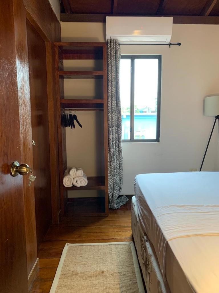 The Bounty Hotel Caye Caulker Bilik gambar
